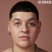 Secara biologis, Logan terlahir sebagai perempuan sebelum akhirnya mengidentifikasikan diri sebagai transgender pria atau transpria. (Foto: Instagram/@loganecbrown)