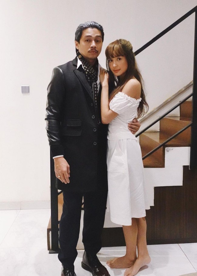 Mikha Tambayong dan Deva Mahenra tampil sebagai karakter dalam film ‘Edward Scissorhands’. Deva jadi Edward Scissorhands sedangkan Mikha adalah Kim. Foto: Instagram