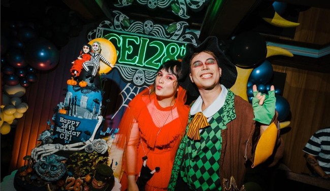 Vidi Aldiano tampil maksimal sebagai Mad Hatter, karakter fantasi kolektor topi dari film live action ‘Alice In Wonderland’. Foto: Instagram