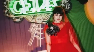 8 Foto Artis Cosplay Horror di Ulang Tahun Chelsea Islan Bertema Tim Burton