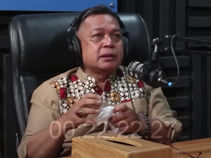 Unang dalam Channel YouTube Deryansha Azhary.