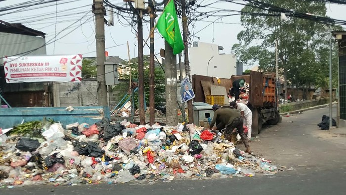 Viral Tumpukan Sampah Berserakan di Pasar Rubuh Tangerang, Ini Kata Walkot