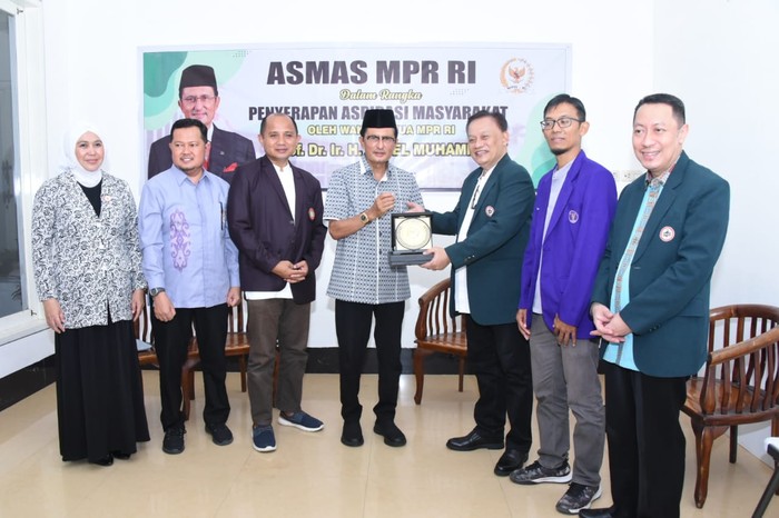 Wakil Ketua MPR RI Fadel Muhammad mendukung petisi penolakan terhadap RUU Omnibus Law Kesehatan yang ditandatangani lima Ketua Organisasi Profesi Kesehatan Provinsi Gorontalo.