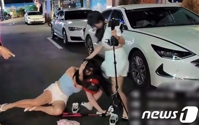 YouTuber Korsel Berantem di Jalan
