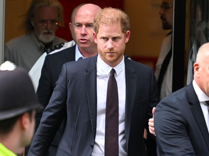 LONDON, ENGLAND - JUNE 06: Prince Harry, Duke of Sussex leaves after giving evidence at the Mirror Group Phone hacking trial at the Rolls Building at High Court on June 06, 2023 in London, England. Prince Harry is one of several claimants in a lawsuit against Mirror Group Newspapers related to allegations of unlawful information gathering in previous decades. (Photo by Leon Neal/Getty Images)