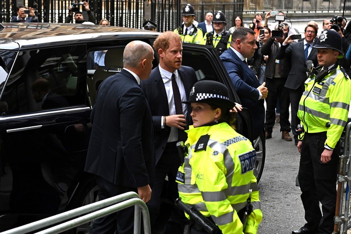 LONDON, ENGLAND - JUNE 06: Prince Harry, Duke of Sussex, arrives to give evidence at the Mirror Group Phone hacking trial at the Rolls Building at High Court on June 06, 2023 in London, England. Prince Harry is one of several claimants in a lawsuit against Mirror Group Newspapers related to allegations of unlawful information gathering in previous decades. (Photo by Kate Green/Getty Images)