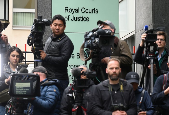 1496455570 LONDON, ENGLAND - JUNE 06: Members of the media await the arrival of Prince Harry, Duke of Sussex, to give evidence at the Mirror Group Phone hacking trial at the Rolls Building at High Court on June 06, 2023 in London, England. Prince Harry is one of several claimants in a lawsuit against Mirror Group Newspapers related to allegations of unlawful information gathering in previous decades. (Photo by Karwai Tang/WireImage)