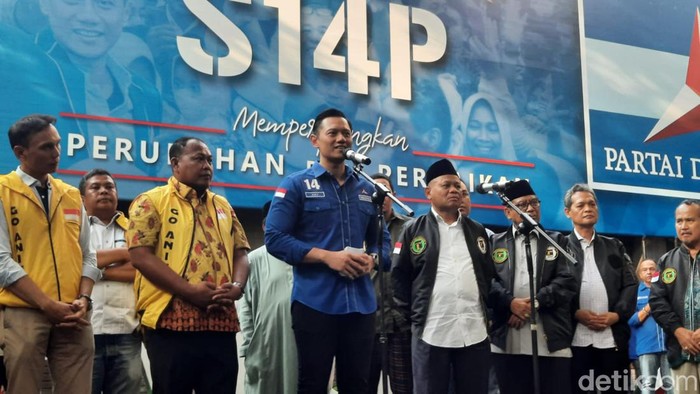 AHY usai bertemu relawan Anies Baswedan di Kantor DPP Partai Demokrat, Jalan Proklamasi, Jakarta Pusat, Rabu (7/6/2023).