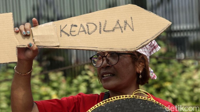 Aksi PRT Minta DPR Segera Selesaikan RUU PPRT Massa dari Koalisi Sipil untuk RUU Perlindungan Pekerta Rumah Tangga (PPRT) melakukan aksi di Depan DPR RI, Jakarta, Rabu (7/6/2023).