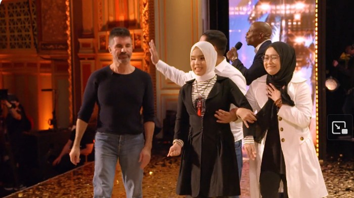 Aksi Putri Ariani mendapatkan golden buzzer di Americas Got Talent.