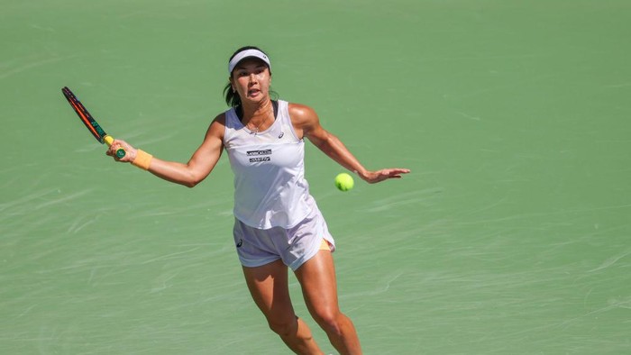 INDIAN WELLS, CA - MARCH 17: Aldila Sutjiadi (INA) hits a forehand during the BNP Paribas Open on March 17, 2023 at the Indian Wells Tennis Garden in Indian Wells, CA. (Photo by George Walker/Icon Sportswire via Getty Images)