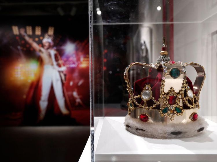 Barang-barang Unik Milik Freddie Mercury Dilelang, Siapa Minat?