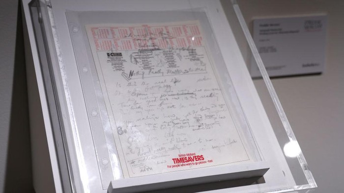 Barang-barang Unik Milik Freddie Mercury Dilelang, Siapa Minat? NEW YORK, NEW YORK - JUNE 01: Freddie Mercury's autograph working lyrics for