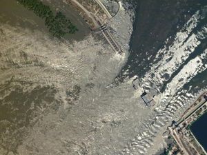 Banjir Hebat Dampak Jebolnya Bendungan Ukraina Terekam Satelit