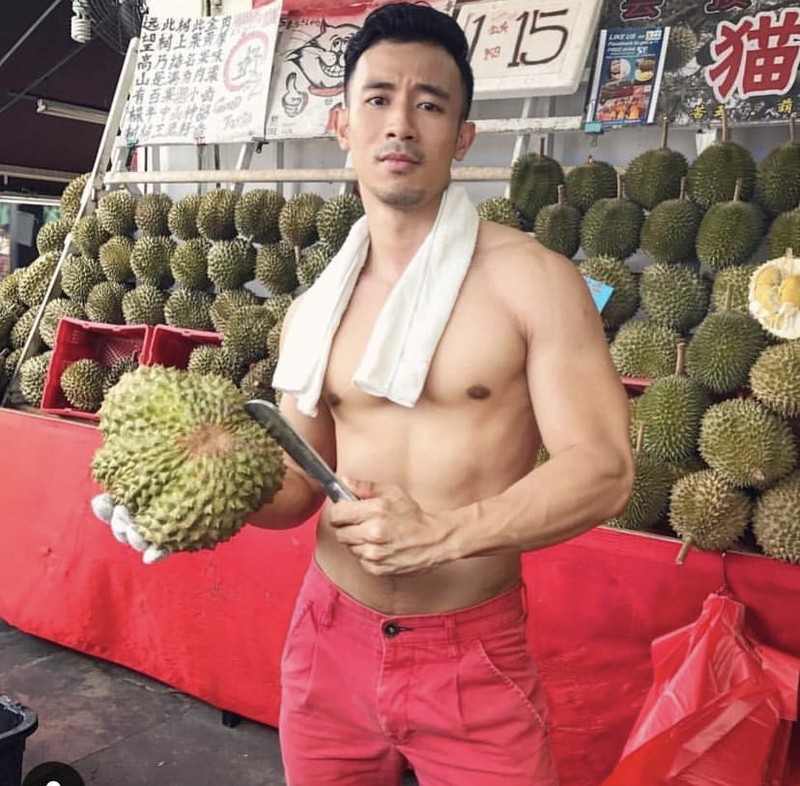 Bikin Salting! Instagram Ini Khusus Unggah Foto Pria Seksi dengan Durian