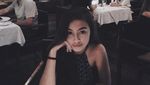 Pose Cantik Caitlin Halderman Saat Kulineran hingga Masak Bakso