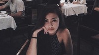 Aktris 23 tahun itu juga tertangkap kamera sedang berpose ketika makan di restoran. Foto: Instagram @caitlinhalderman