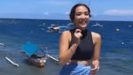 Potret Gisel Pose Bareng Hiu Paus Sebelum Celananya Melorot