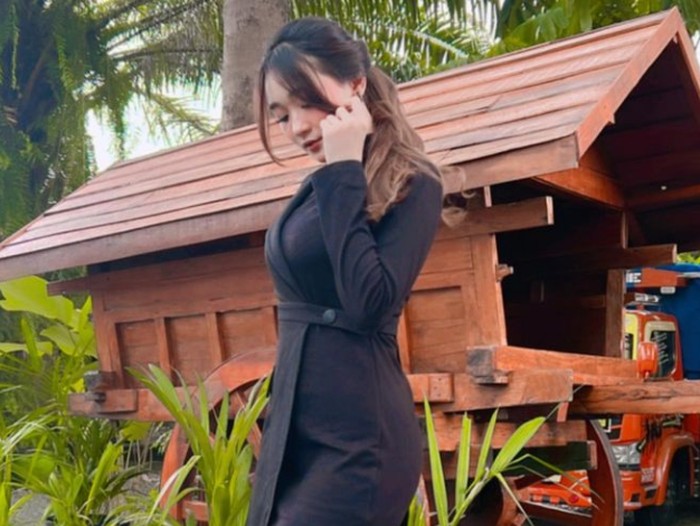 Beberapa pekan lalu, lagu Nemen milik NDX AKA trending di YouTube music. Kini giliran lagu Nemen yang dinyanyikan Difarina Indra.