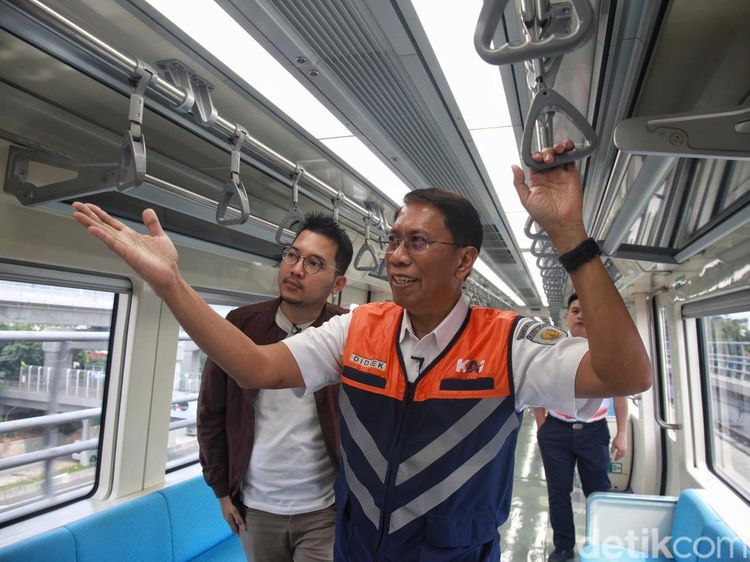 Dirut KAI Cek Kesiapan Akhir LRT Jabodebek