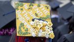 Enggak Biasa, Topi Toga di Kampus Los Angeles Penuh Gambar dan Warna