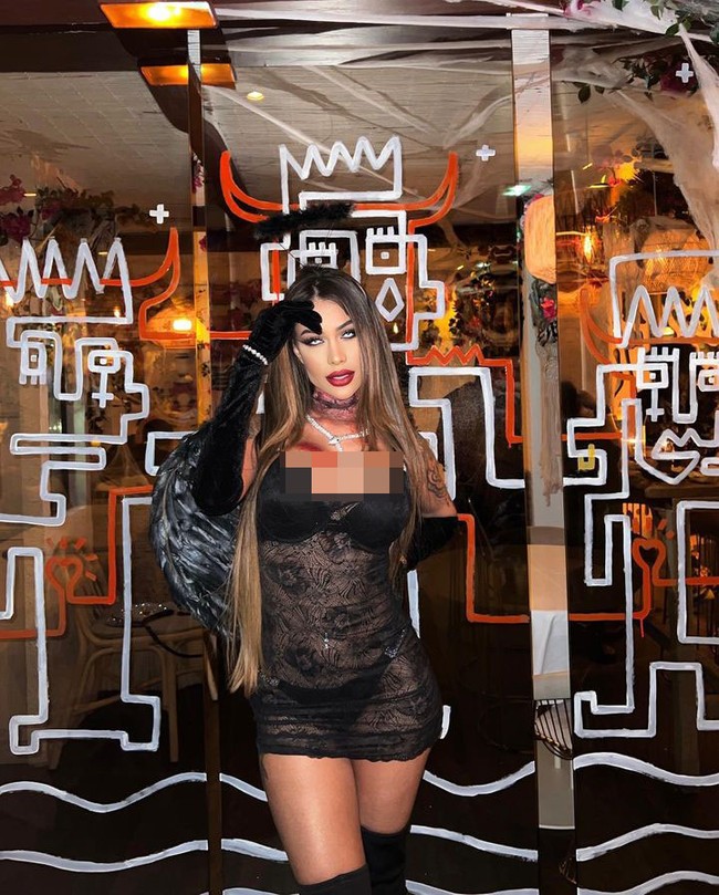 Selain kasus DJ Gaby dengan Antony, pemain MU lain yang juga dituduh melakukan kekerasan pada wanita adalah Mason Greenwood. Tahun lalu Greenwood ditahan karena tuduhan percobaan perkosaan, perilaku mengontrol, dan penyerangan. Meski dilaporkan akan segera kembali bermain, situasi Greenwood semakin rumit karena beredar video dan audio yang tersebar terkait kasusnya.Foto: Instagram Gabriela Cavallin