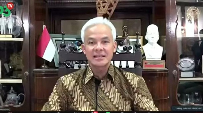 Ganjar Pranowo memberikan pidato dalam acara penyerahan surat tugas bakal calon legislatif (bacaleg) PPP.