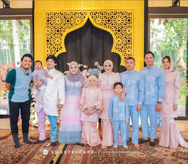 Aurel Hermansyah yang jadi bintang utama acara tampil cantik dalam balutan gaun feminin berdetail ruffle dari bahan tulle. Foto: Instagram