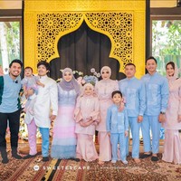 Aurel Hermansyah yang jadi bintang utama acara tampil cantik dalam balutan gaun feminin berdetail ruffle dari bahan tulle. Foto: Instagram