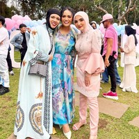 Ketiga mama dari Aurel dan Atta ikut dalam kemeriahan acara gender reveal yang digelar di kediaman mereka. baik Ashanty, Krisdayanti dan Geni Faruk menampilkan gaya busana berbeda namun tetap terlihat kompak. Foto: Instagram