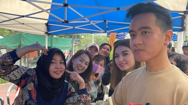 Wali Kota Solo Gibran Rakabuming Raka mengunjungi booth yang ada di Korea Selatan.