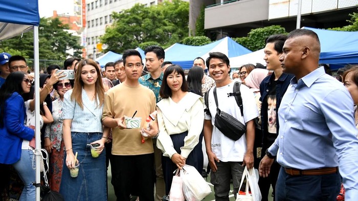 Wali Kota Solo Gibran Rakabuming Raka mengunjungi booth yang ada di Korea Selatan.