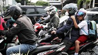 Makin tinggi tingkat pertumbuhan ekonomi di wilayah tersebut, maka harga kebutuhan pokok di wilayah itu juga turut tinggi. Karena itu sebagai ibu kota negara, biaya hidup di DKI Jakarta harus diakui memang lebih tinggi dibandingkan kota-kota besar lainnya.