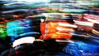 Kepadatan penduduk yang tinggi, dikatakan bahwa berdasarkan data jumlah penduduk kota Jakarta adalah sebanyak 11 juta jiwa dan merupakan tiga kali lipat dari penduduk kota Surabaya yang hanya sekitar 3 juta jiwa.  