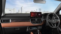 Kemudian juga ada fitur Vehicle Stability Assist, Hill Start Assist, Emergency Stop Signal, Multi-Angle Rear-view Camera, Rear Parking Sensors, dan juga jok ISOFIX. Foto: Dok. Honda Car India