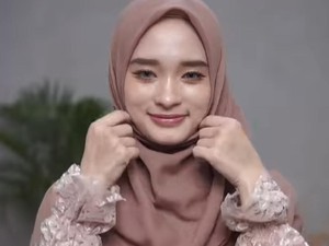 Sering Ditanya Gaya Hijab, Inara Rusli Bagikan 3 Tutorial yang Bisa Kamu Tiru