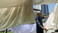 Tradisi ini sudah dilakukan turun temurun oleh jemaah haji asal China.