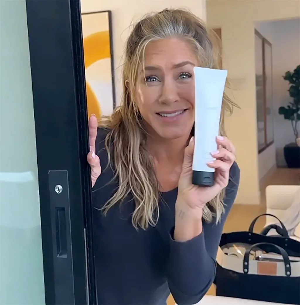 Jennifer Aniston Ekspos Rambut Uban Jennifer Aniston Ekspos Rambut Uban