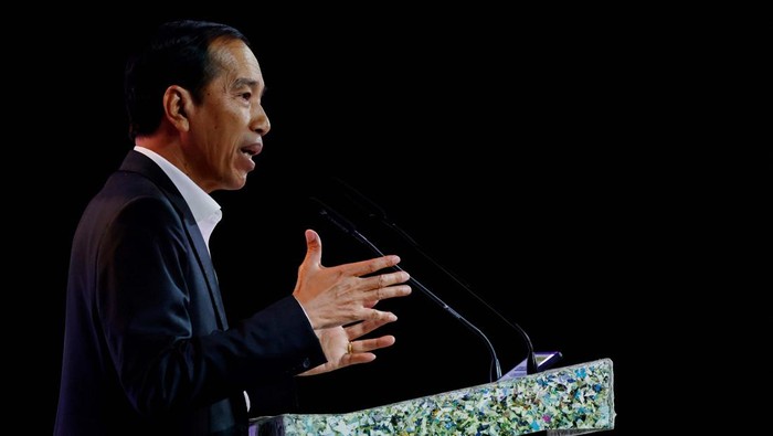 Jokowi Promosikan IKN di Singapura Indonesia's President Joko Widodo speaks about the planned new capital Nusantara, at Ecosperity Week in Singapore June 7, 2023. REUTERS/Edgar Su