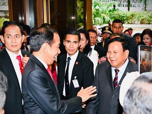 Jokowi Tiba di Malaysia, Mahfud hingga Prabowo Menyambut