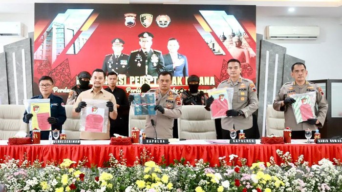 Kapolda Jateng Irjen Ahmad Luthfi saat rilis kasus perdagangan orang di Mapolres Pemalang, Rabu (7/6/2023).