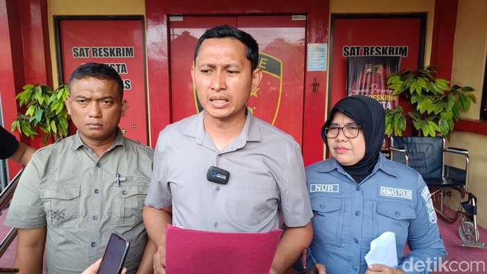 Kasat Reskrim Polresta Banyumas, Kompol Agus Supriyadi memberikan keterangan kepada wartawan, Rabu (7/6/2023).