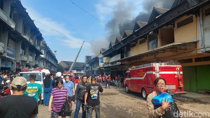 Kebakaran di Pasar Caringin Bandung, Rabu (7/6/2023).
