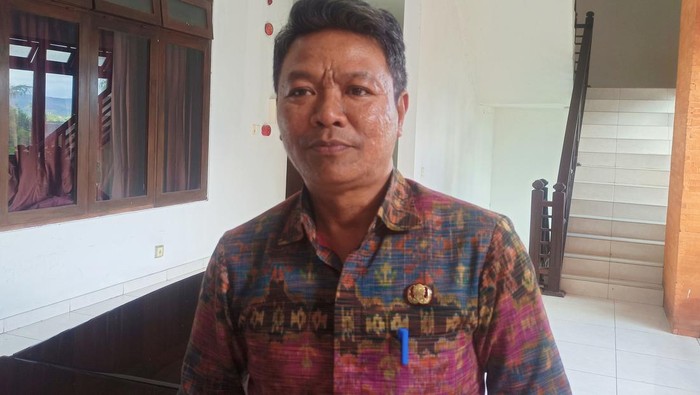 Kepala Disdukcapil Karangasem I Made Kusuma Negara, Rabu (7/6/2023). (Foto: I Wayan Selamat Juniasa)