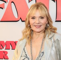 Kim Cattrall merupakan penggemar Botox. Pada 2008, bintang ‘Sex and the City’ ini mengungkap bahwa dia suntik Botox untuk membantu menghilangkan kerutan di antara alisnya. Foto: Getty Images/Dia Dipasupil