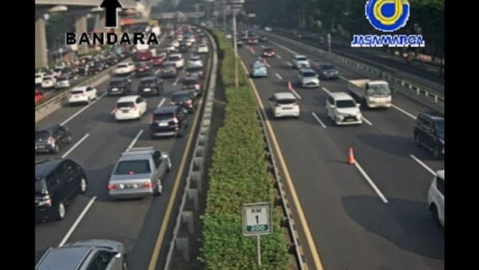 Lalin Tol Dalam Kota Cawang Arah Pancoran Padat Pagi Ini