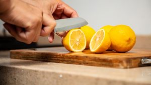 Dapur Bersih Tanpa Bahan Kimia, Manfaatkan Lemon untuk 10 Hal Ini