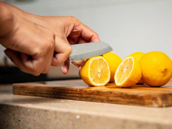 Dapur Bersih Tanpa Bahan Kimia, Manfaatkan Lemon untuk 10 Hal Ini