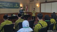 Jemaah haji program Arbain ini akan berangkat menuju Madinah untuk terlebih dahulu melaksanakan ibadah salat fardu selama 40 waktu di Masjid Nabawi sebelum akhirnya menjalankan ibadah haji di Makkah.  
