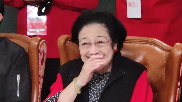 Pencipta lagu Sri Krishna Encik menyanyikan lagu bertajuk Janji Kabeh yang dipersembahkan untuk bakal capres PDIP Ganjar Pranowo. Sri Krishna menyanyikan lagu itu di hadapan Ketum PDIP Megawati Soekarnoputri.